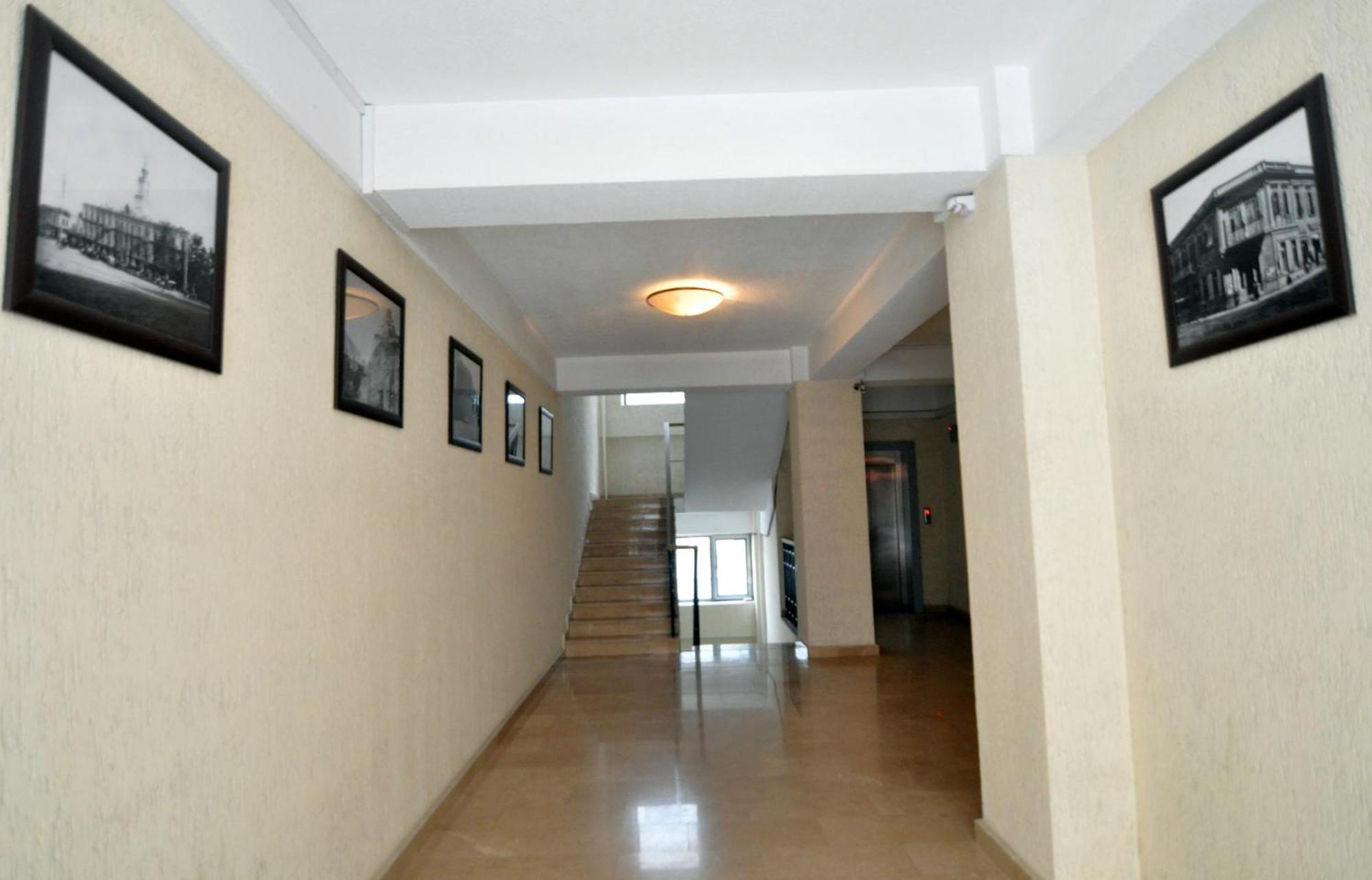 New Age Living Appartement Tbilisi Buitenkant foto