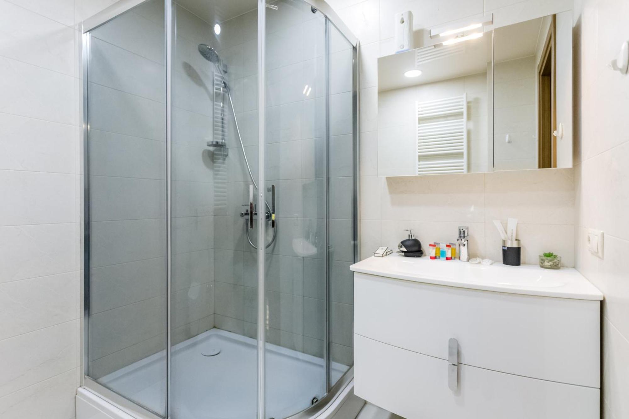 New Age Living Appartement Tbilisi Buitenkant foto