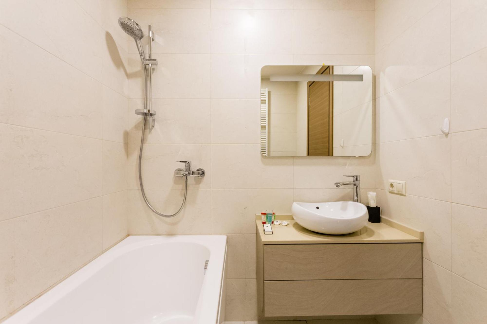 New Age Living Appartement Tbilisi Buitenkant foto